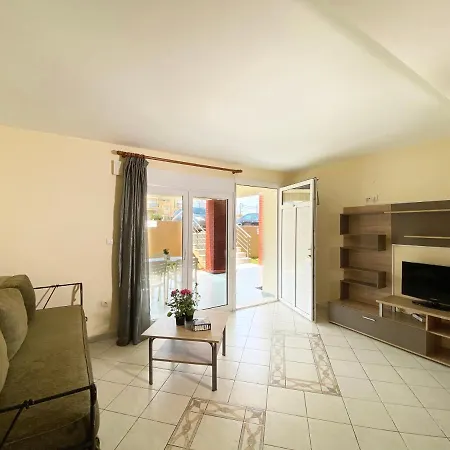 Bungalow White Apartments 아파트호텔