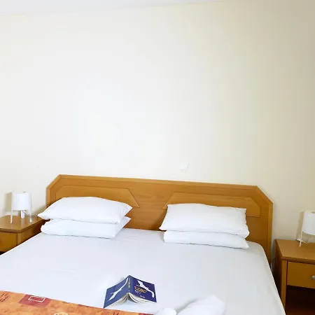 Bungalow White Apartments * 폴리크로노