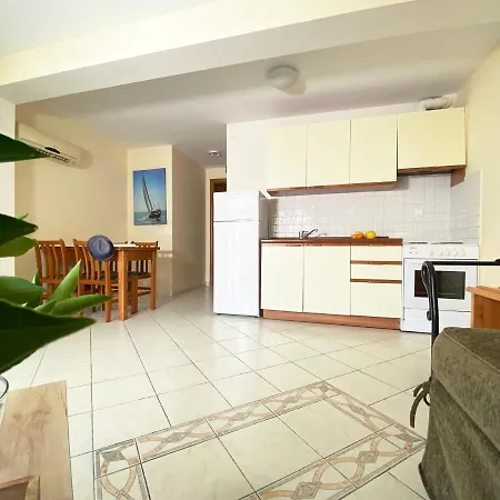 Bungalow White Apartments 아파트호텔