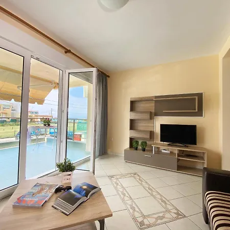 Bungalow White Apartments * 폴리크로노