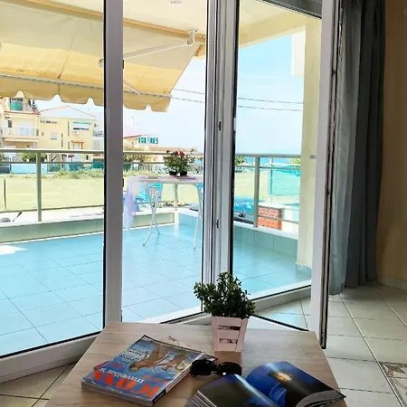 Bungalow White Apartments 폴리크로노